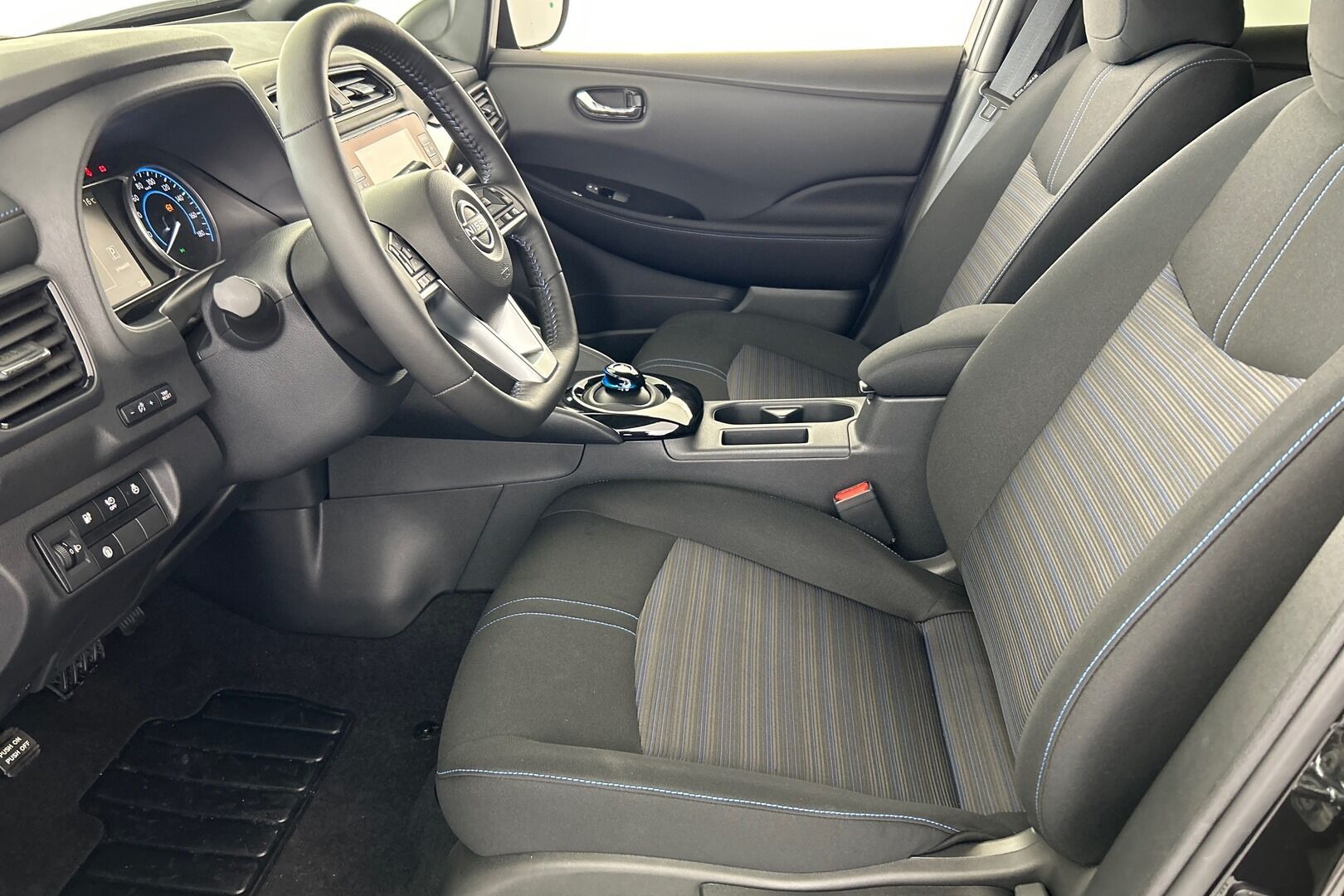 Nissan Leaf iso kuva 8