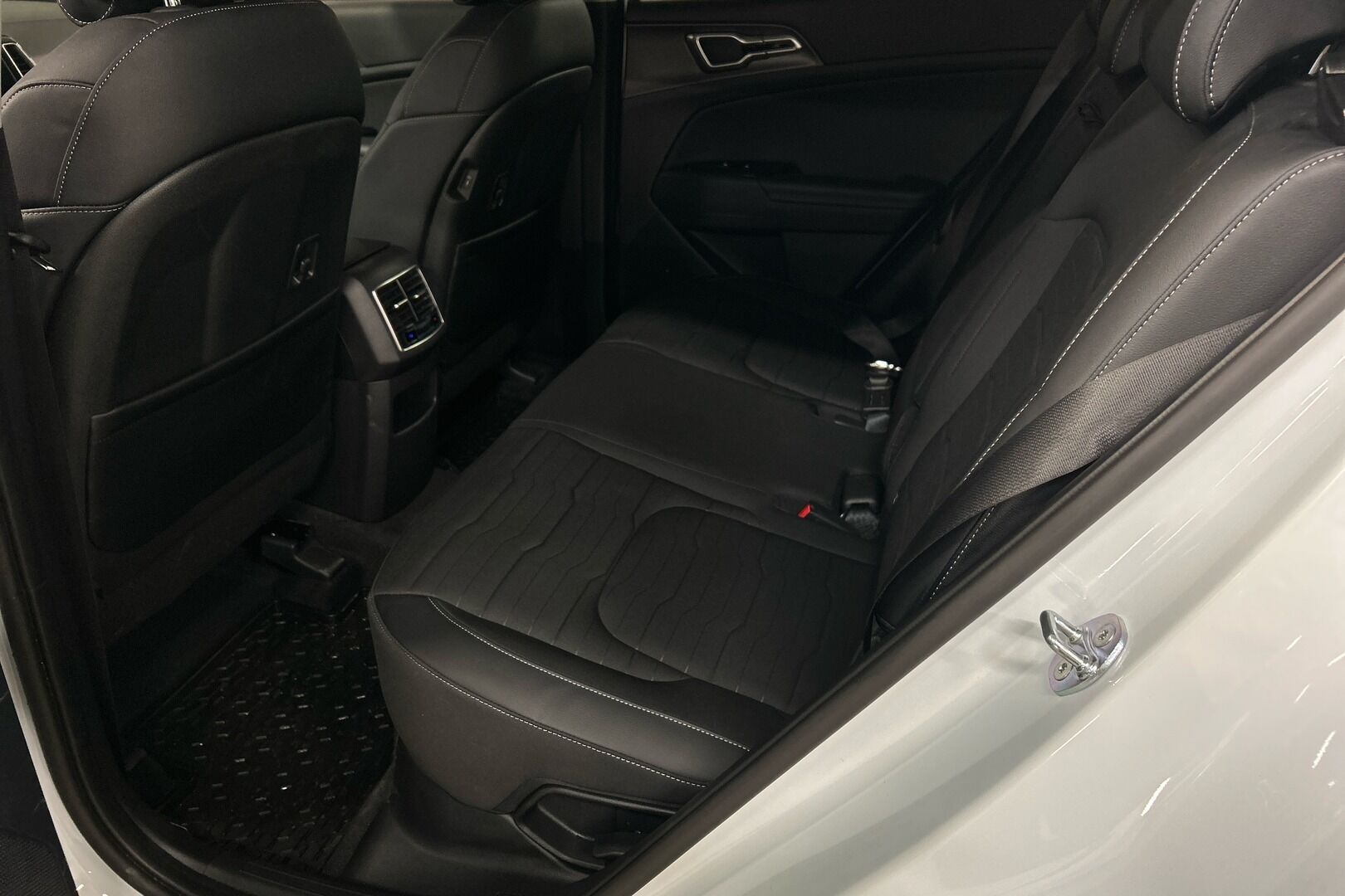 Kia Sportage iso kuva 9