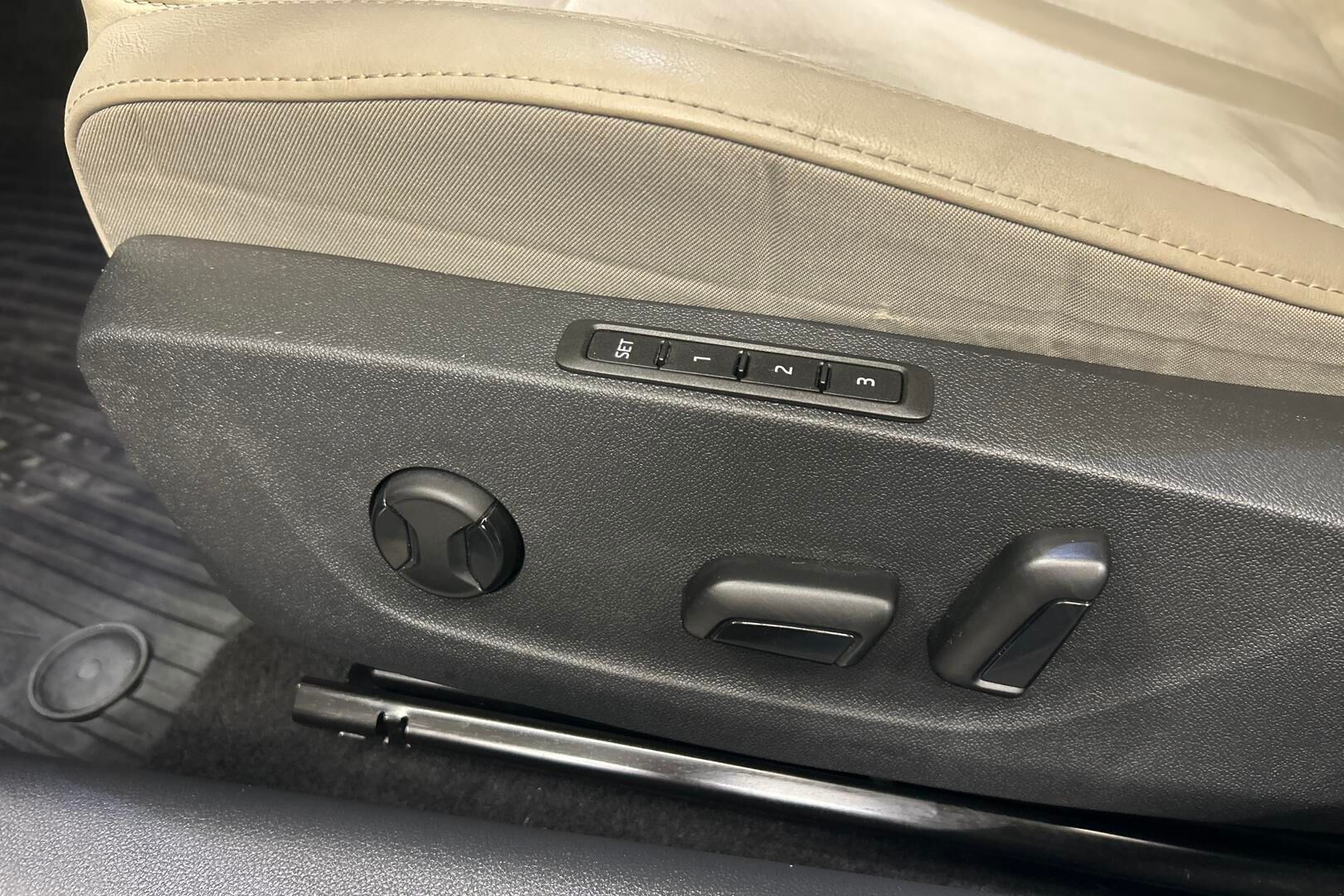 Skoda Octavia iso kuva 16