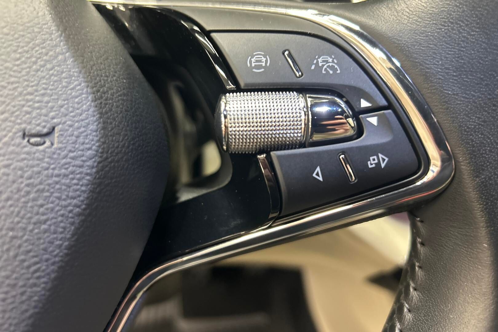 Skoda Octavia iso kuva 19