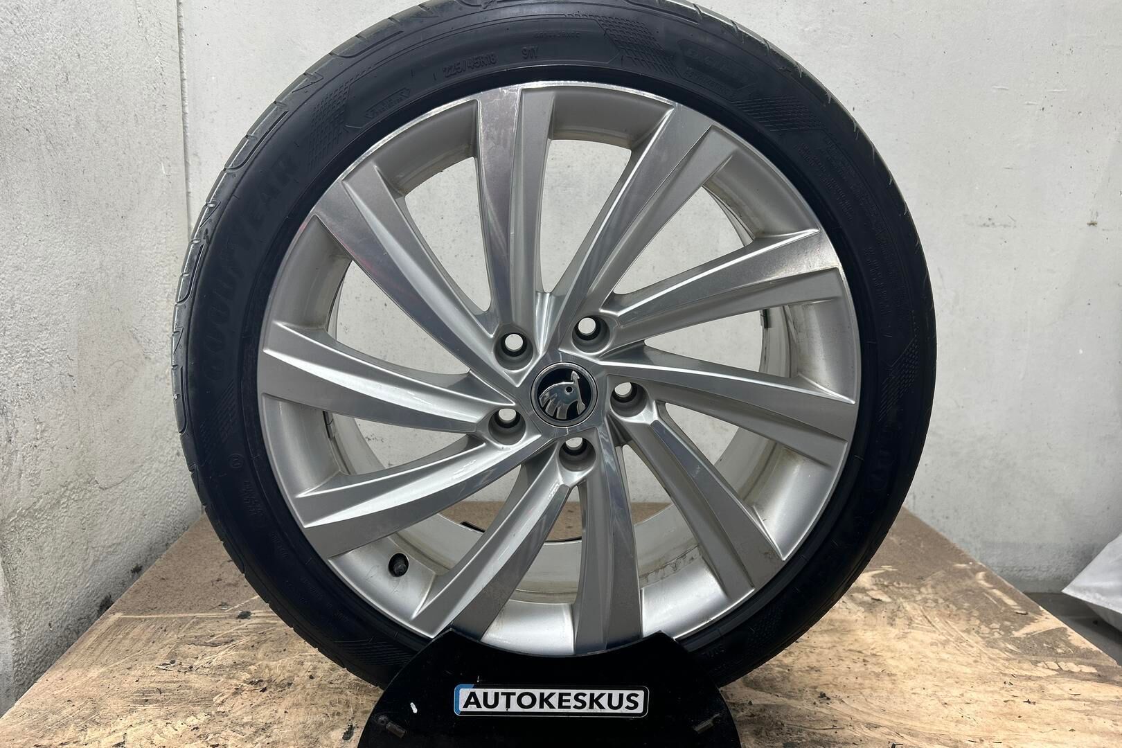 Skoda Octavia iso kuva 27