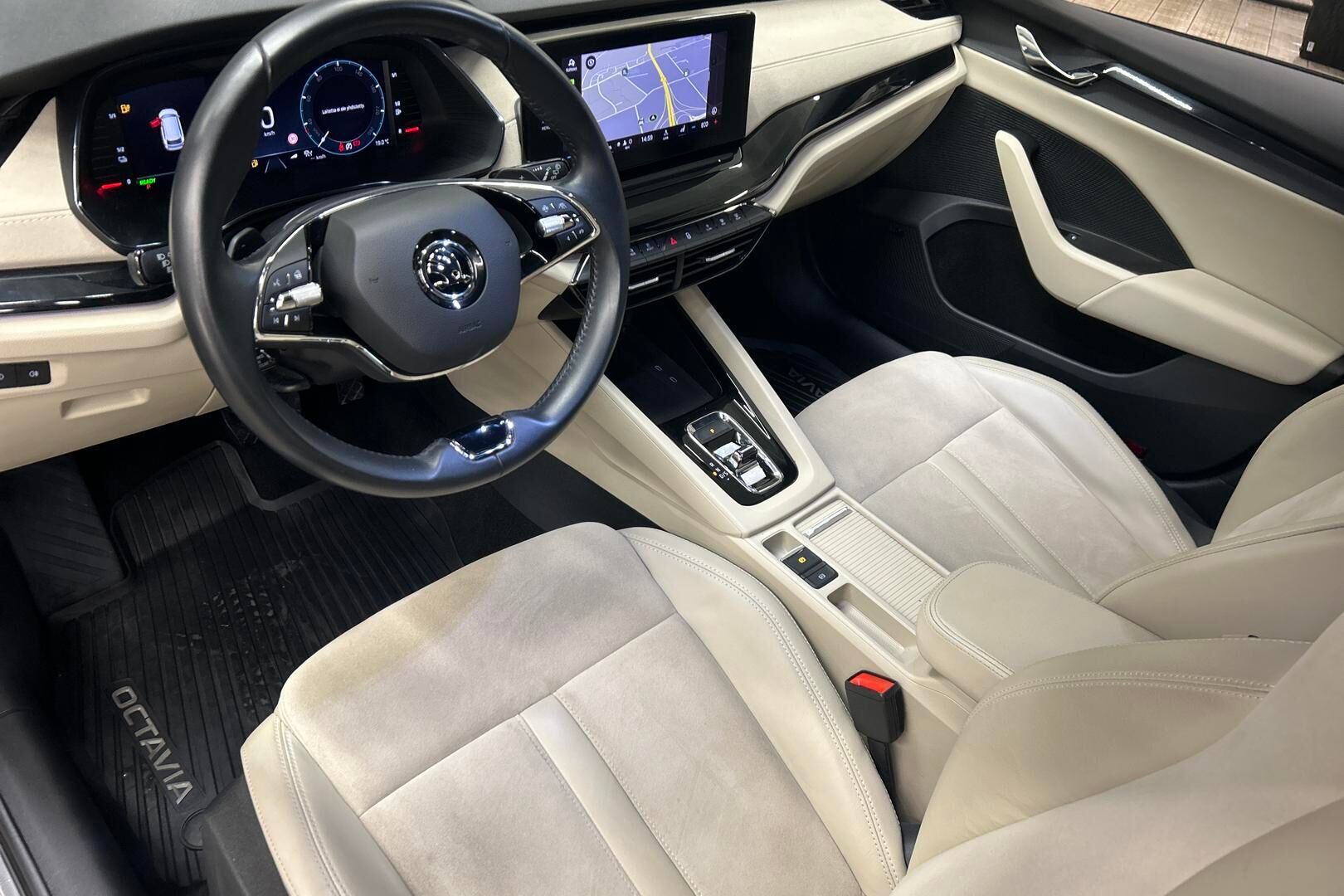 Skoda Octavia iso kuva 9