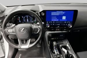 Lexus NX esikatselu 10