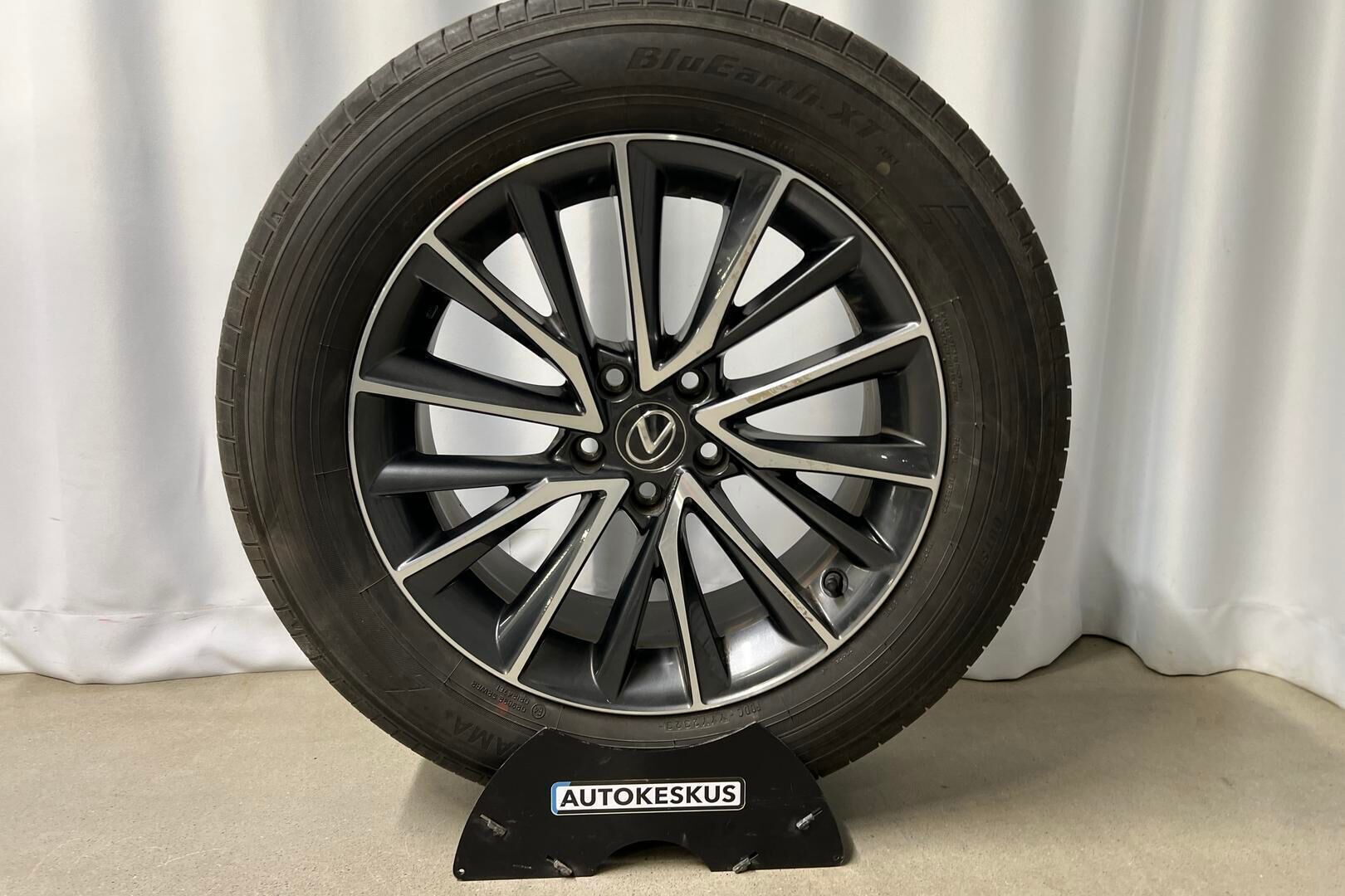 Lexus NX iso kuva 21