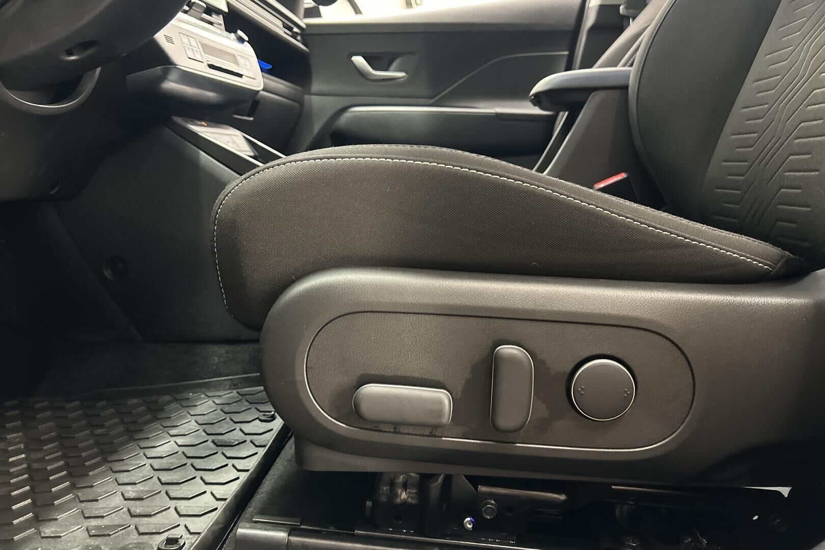 Hyundai KONA Electric iso kuva 22