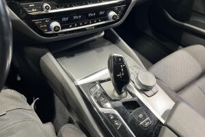 BMW 5-SARJA esikatselu 16