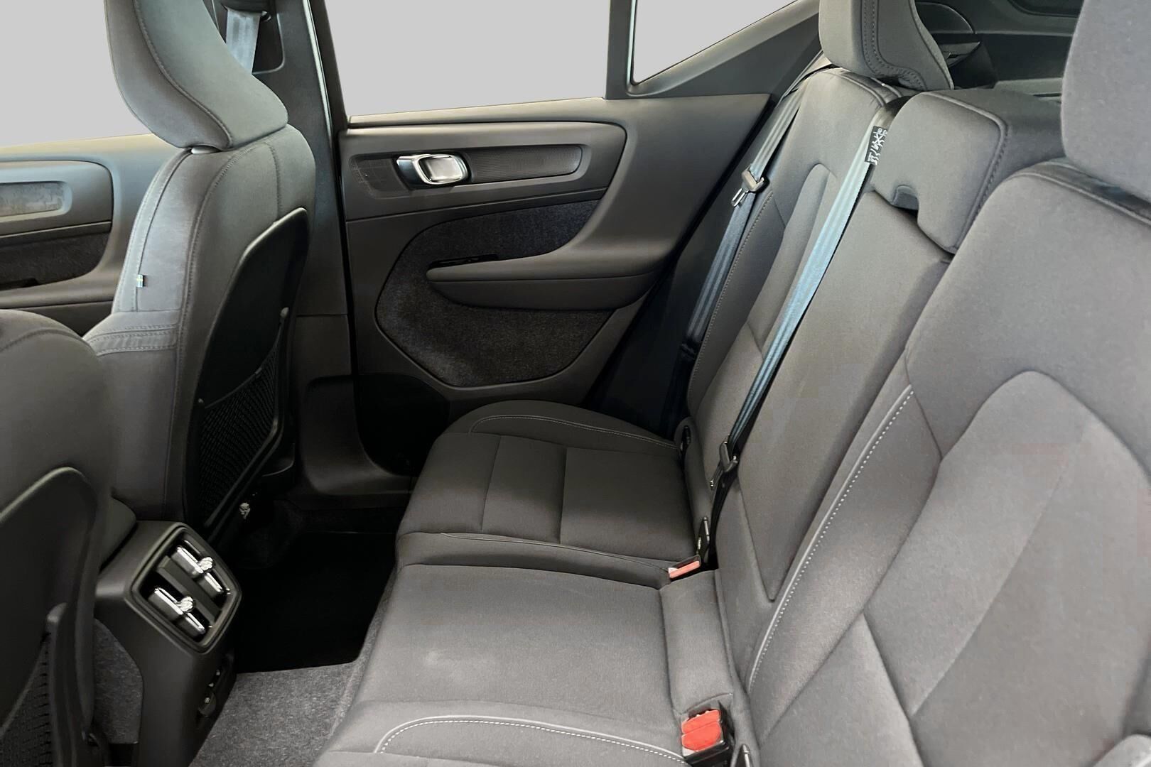Volvo XC40 iso kuva 10