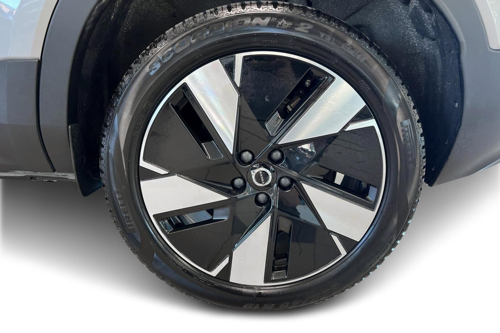 Volvo XC40 iso kuva 12