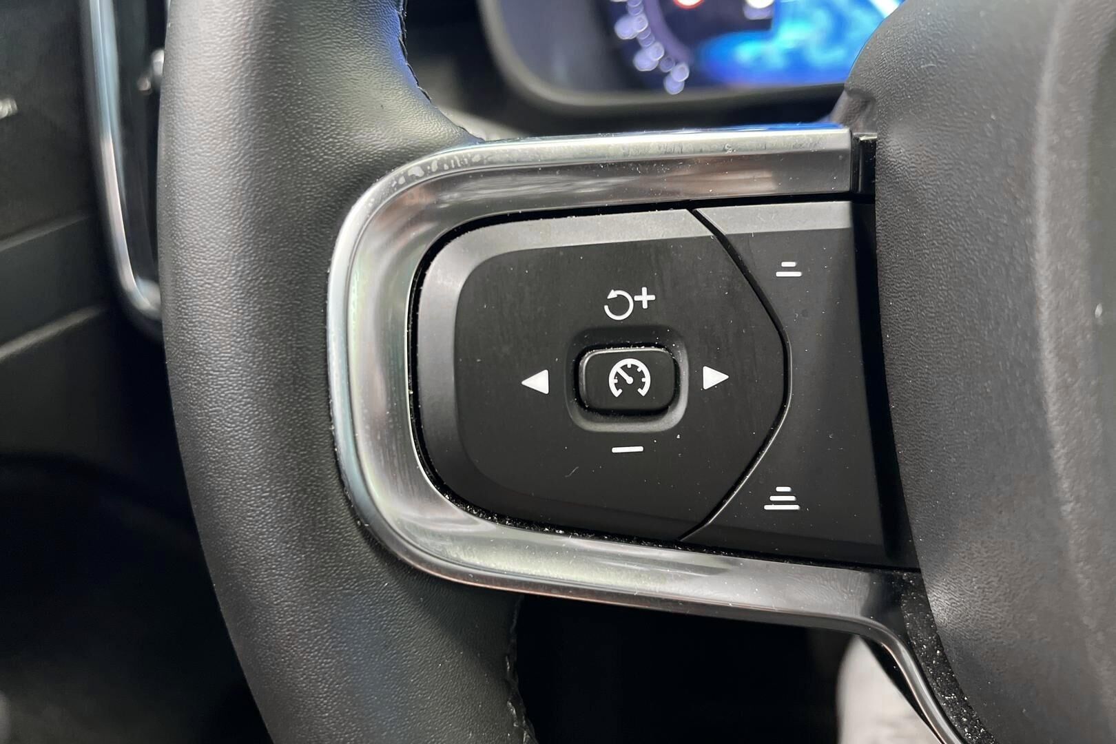 Volvo XC40 iso kuva 15