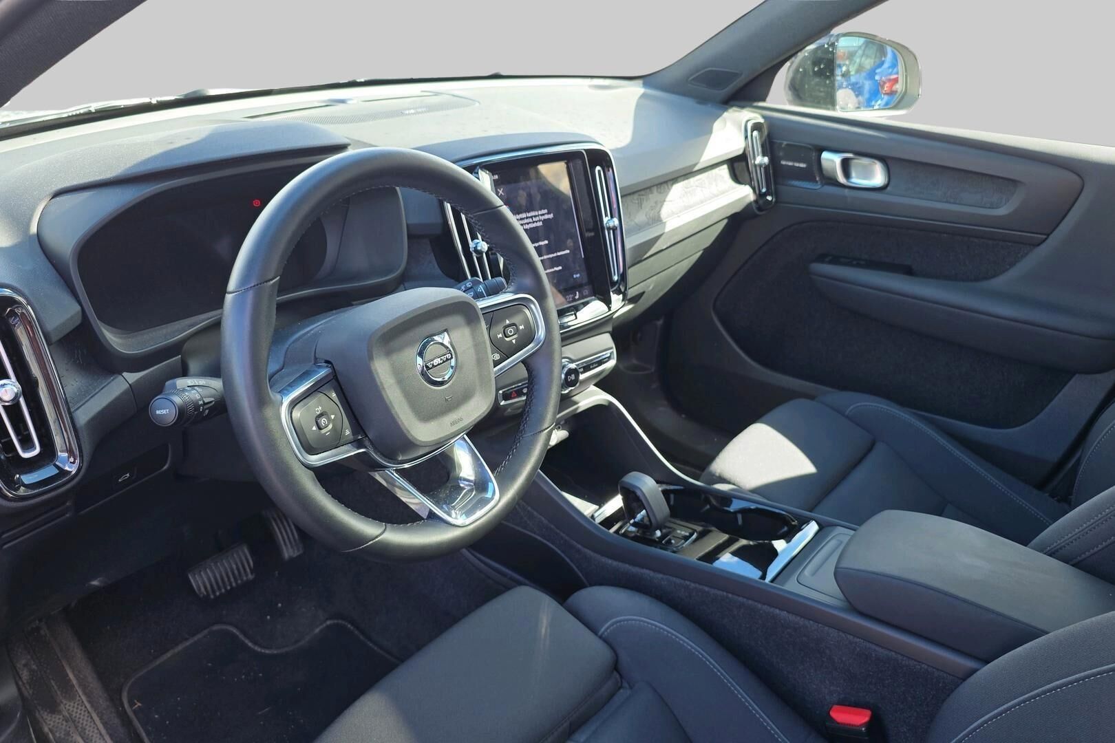 Volvo XC40 iso kuva 2