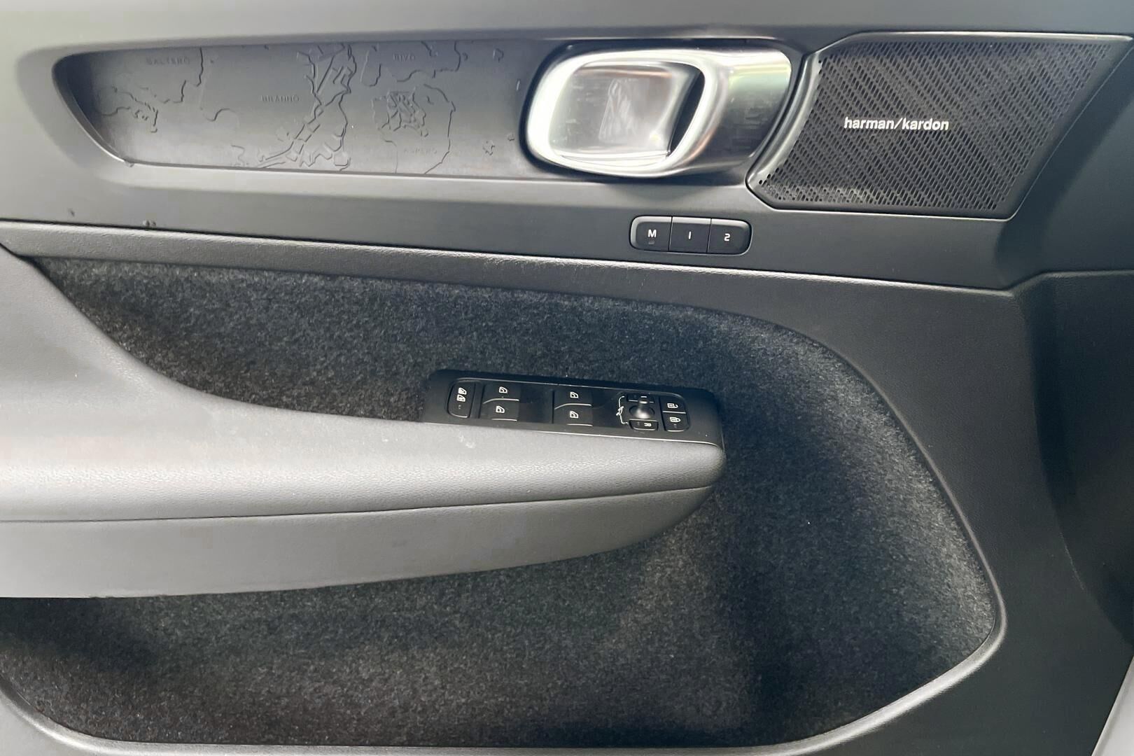 Volvo XC40 iso kuva 18