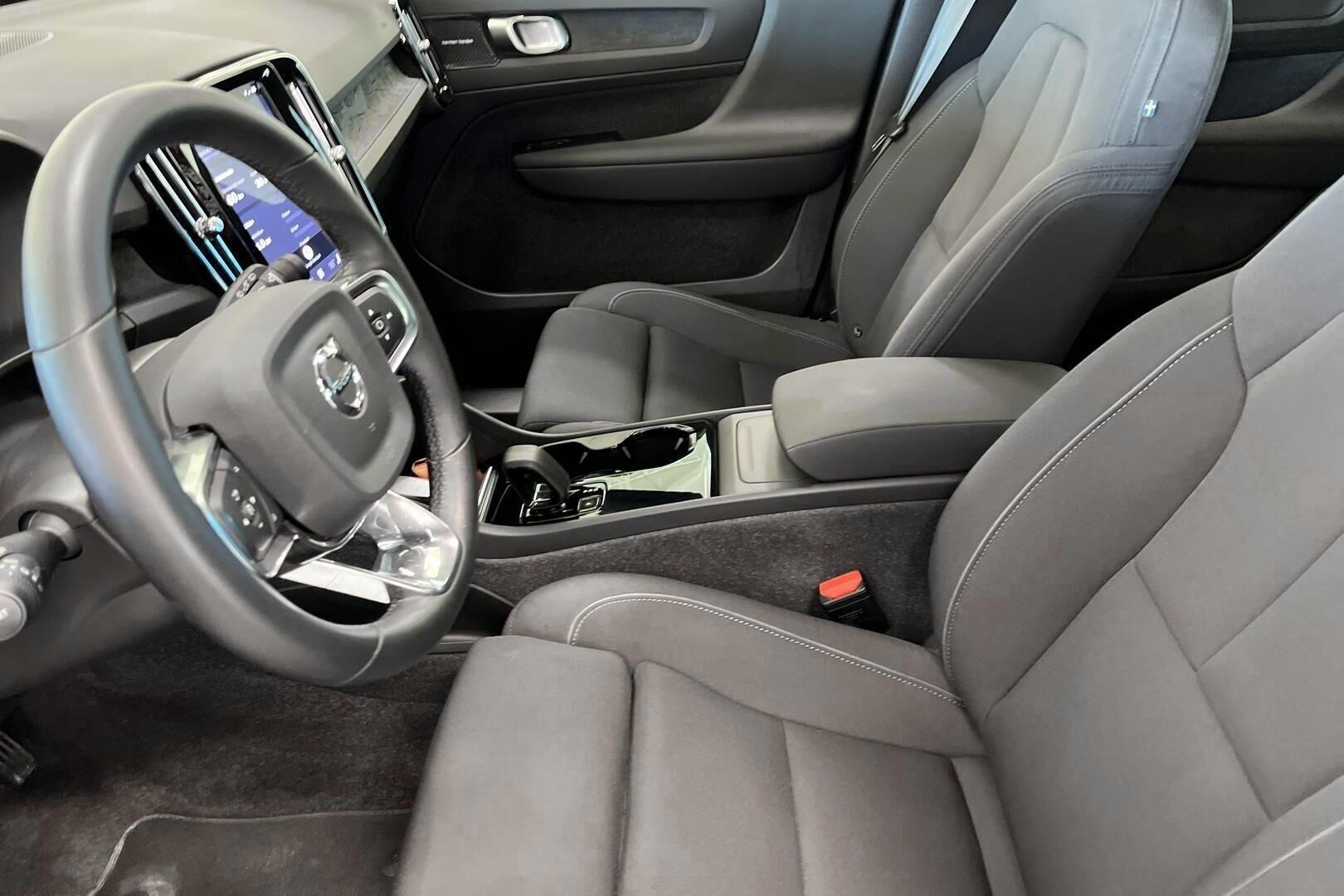 Volvo XC40 iso kuva 9