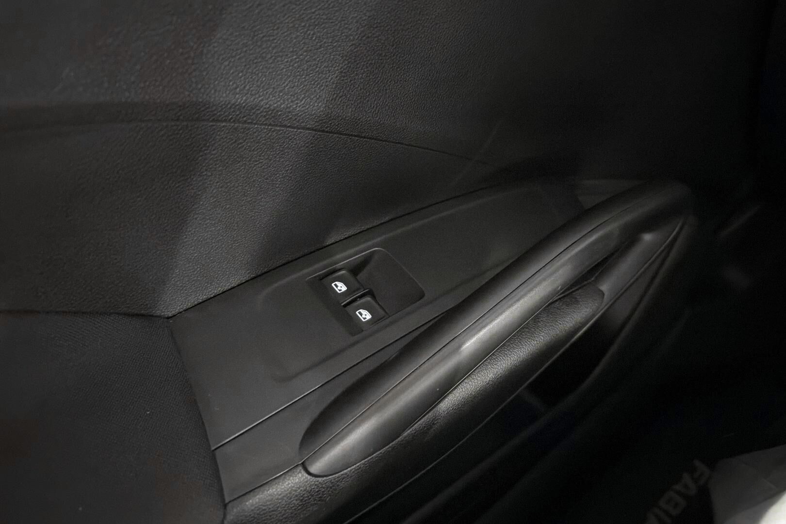 Skoda Fabia iso kuva 16