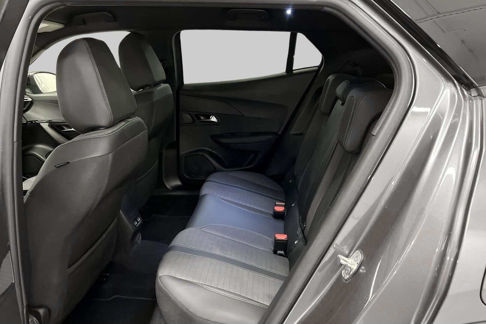 Peugeot 2008 iso kuva 10