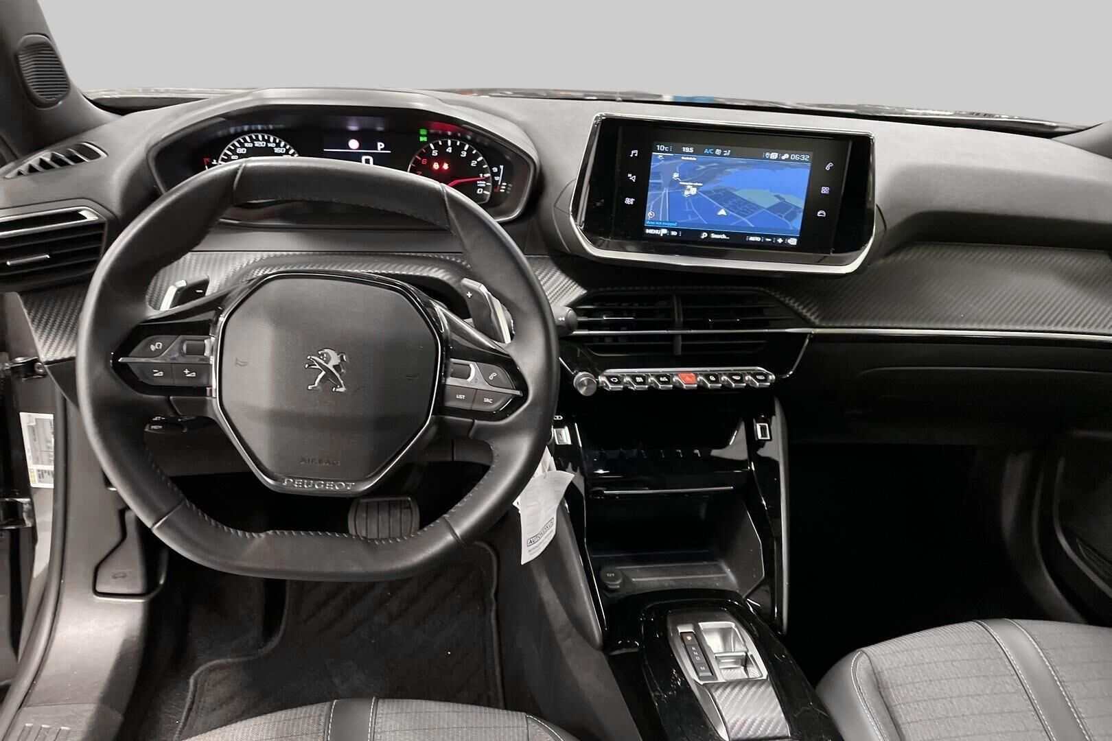 Peugeot 2008 iso kuva 11