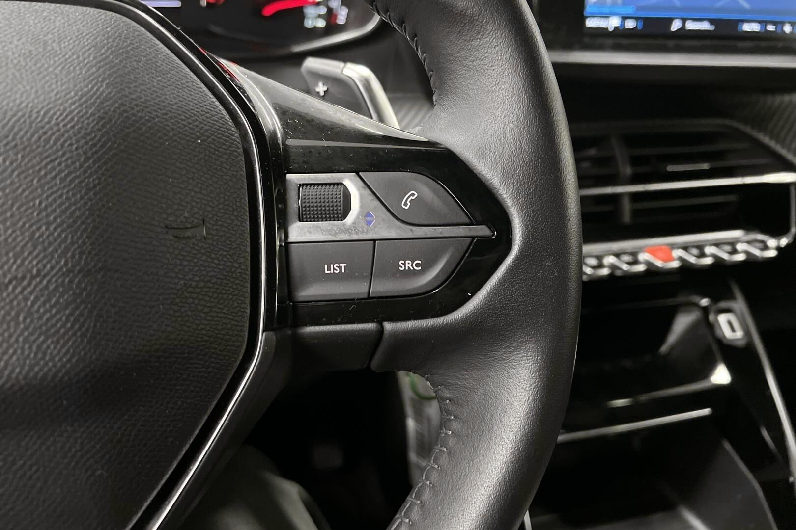 Peugeot 2008 iso kuva 18