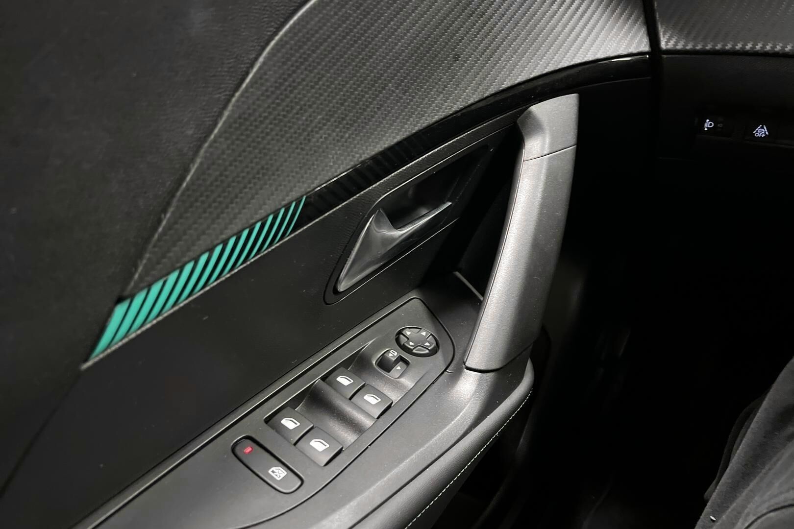 Peugeot 2008 iso kuva 20