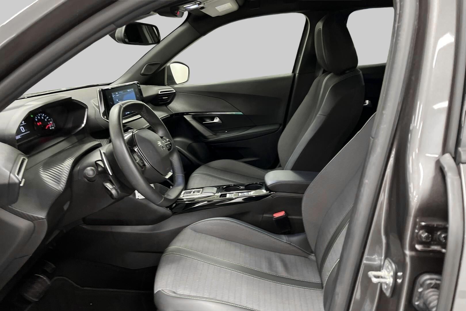 Peugeot 2008 iso kuva 9