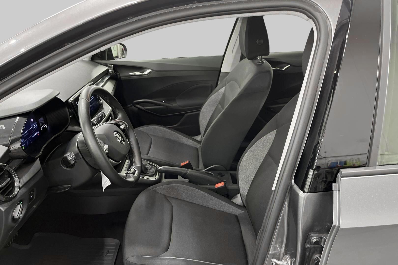 Skoda Fabia iso kuva 8