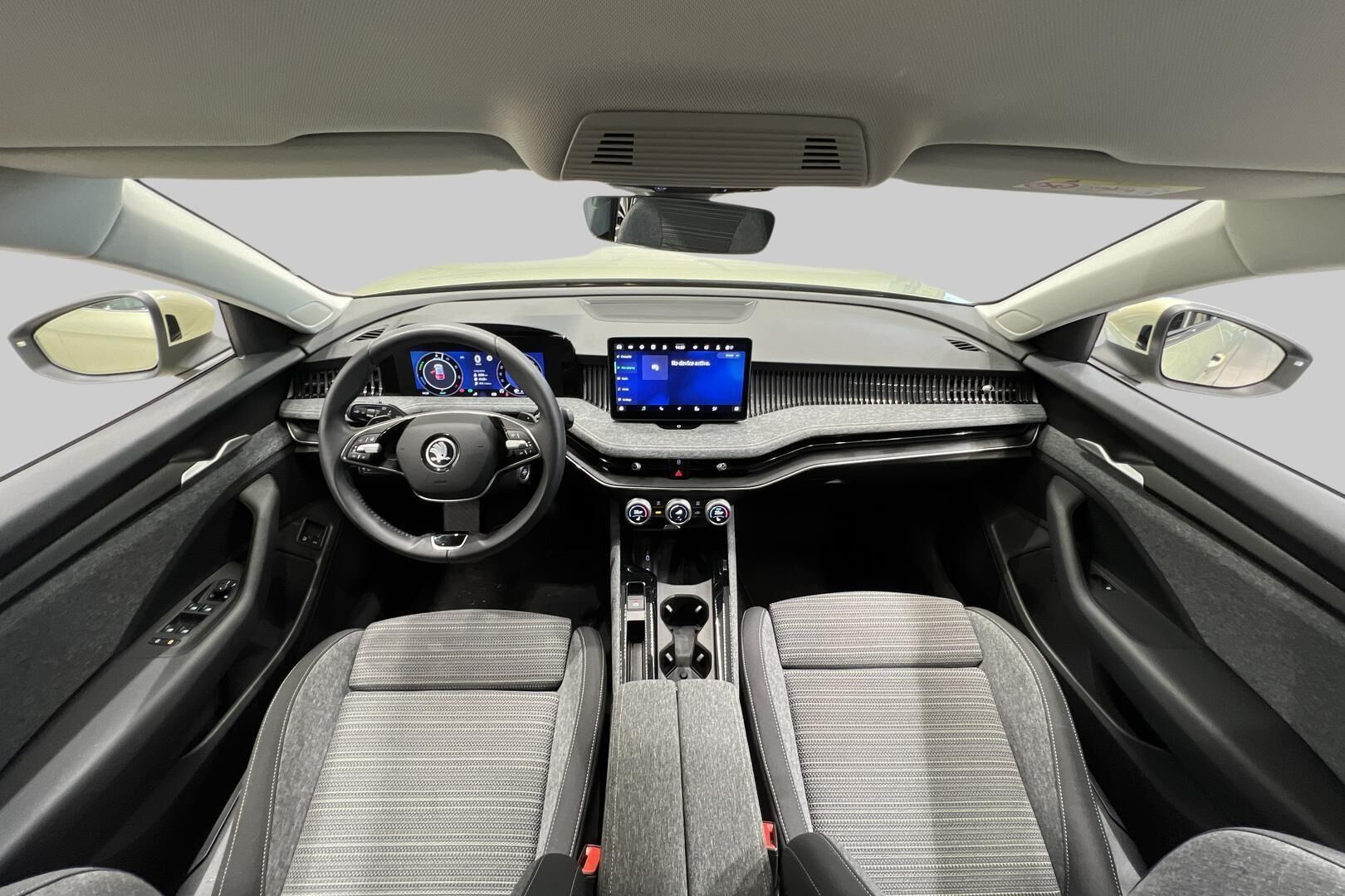 Skoda Superb iso kuva 11