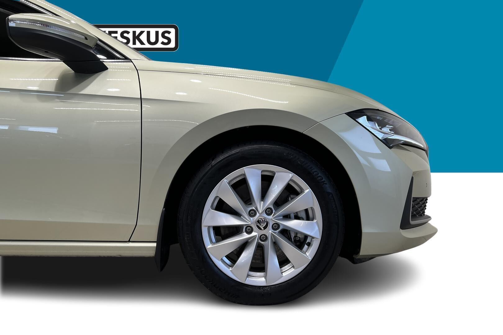 Skoda Superb iso kuva 13