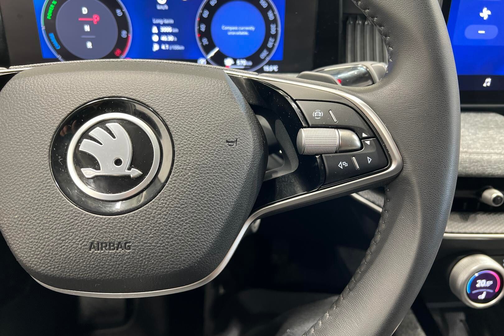 Skoda Superb iso kuva 34