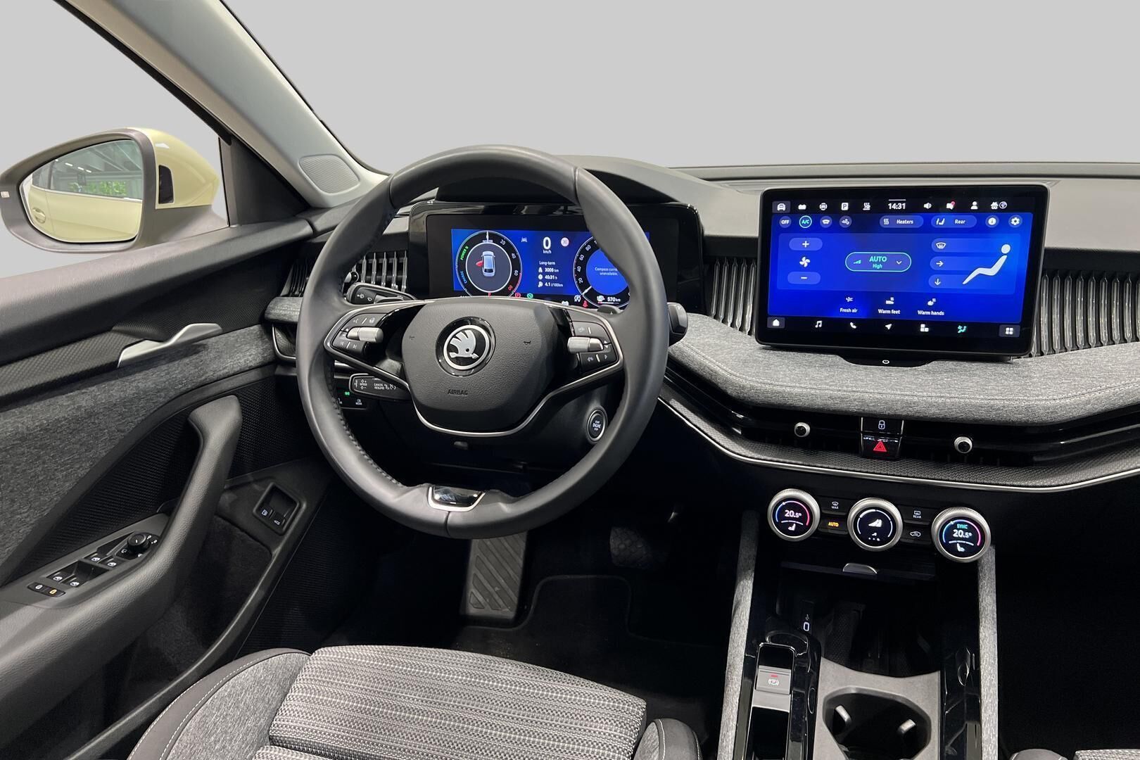 Skoda Superb iso kuva 41