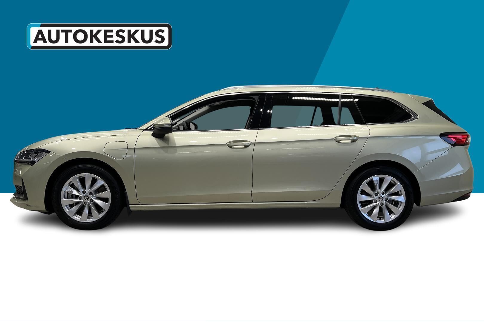 Skoda Superb iso kuva 8