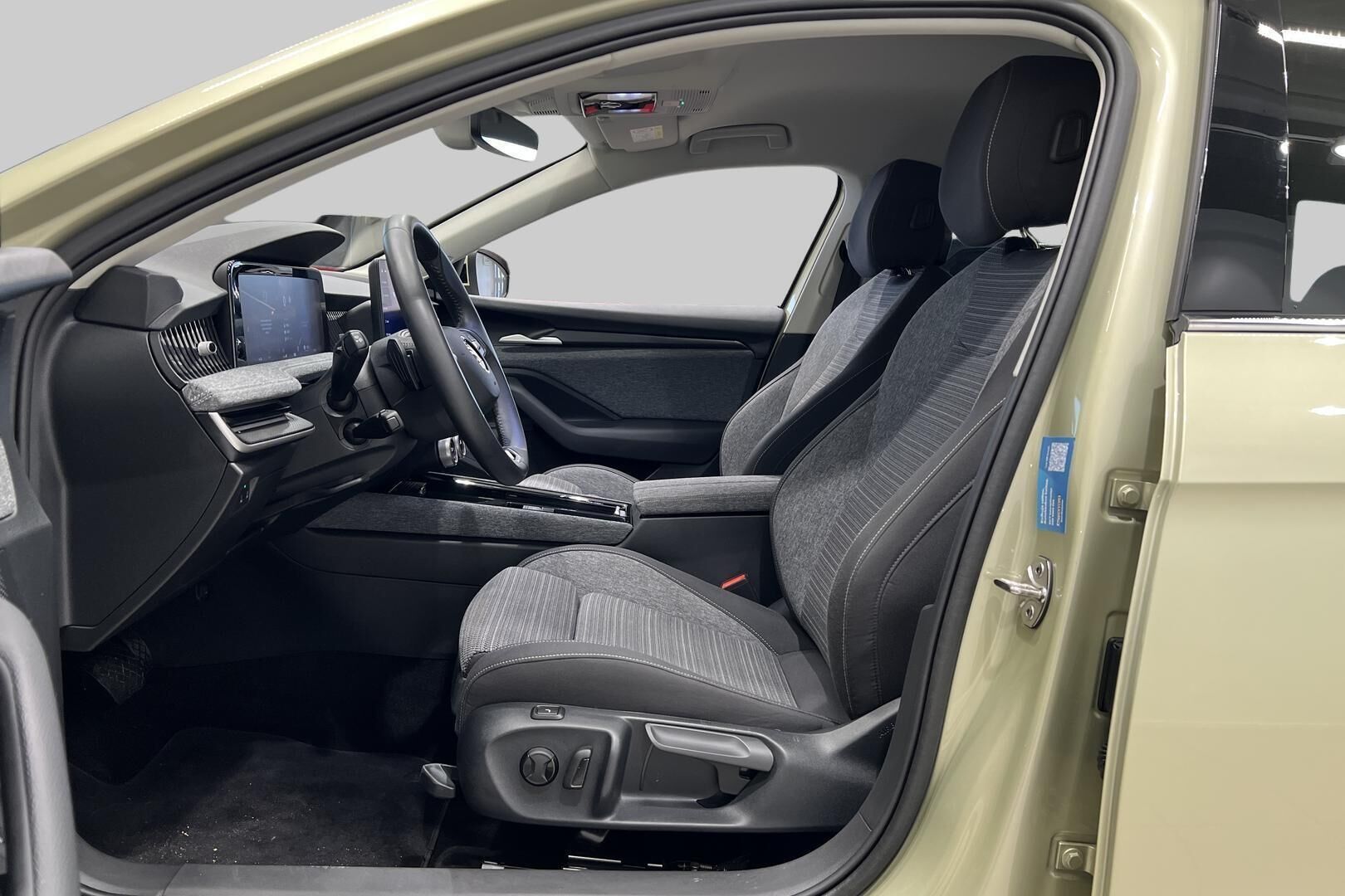 Skoda Superb iso kuva 9