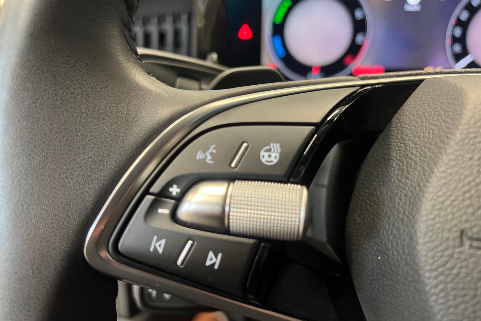 Skoda Superb iso kuva 16