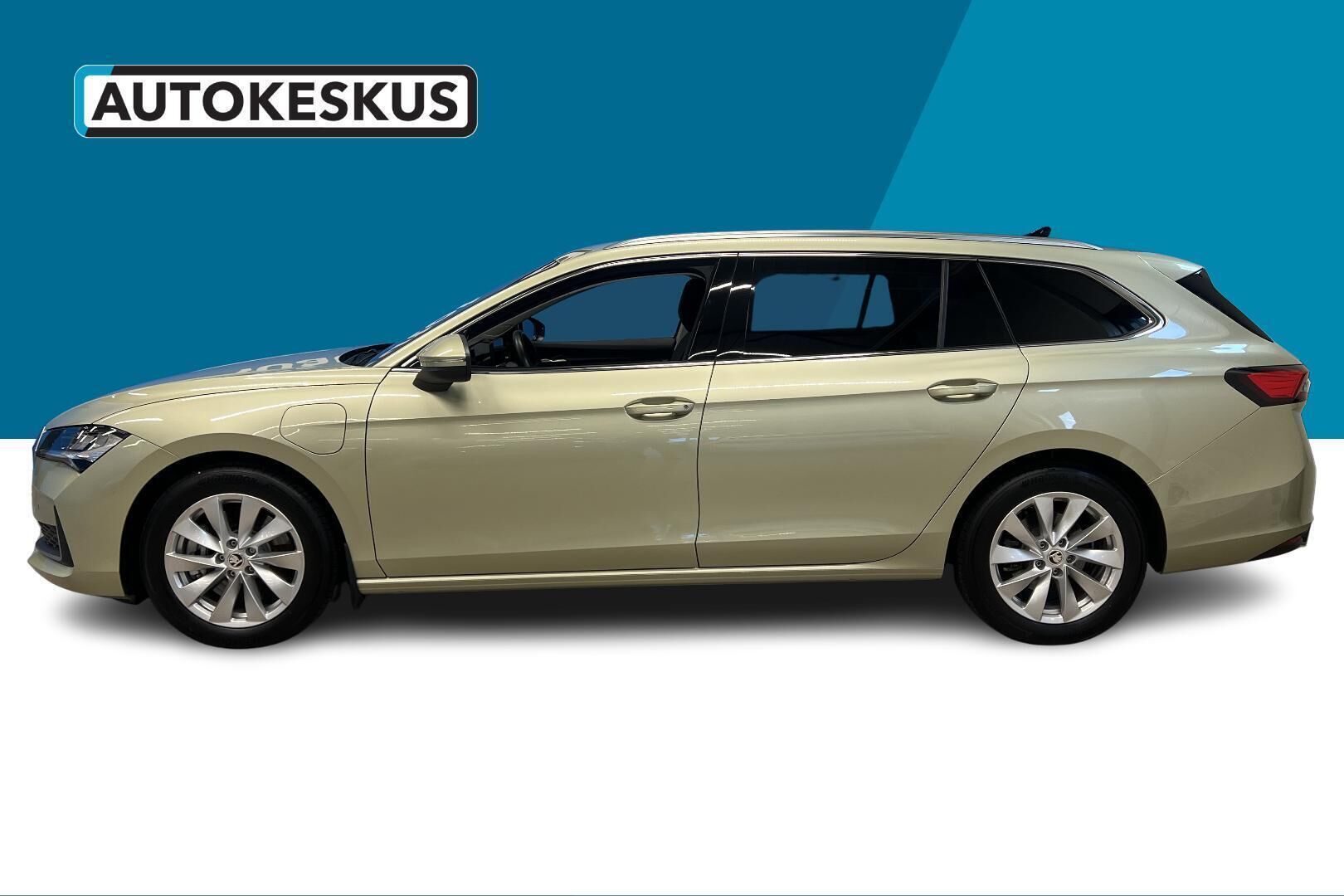 Skoda Superb iso kuva 8