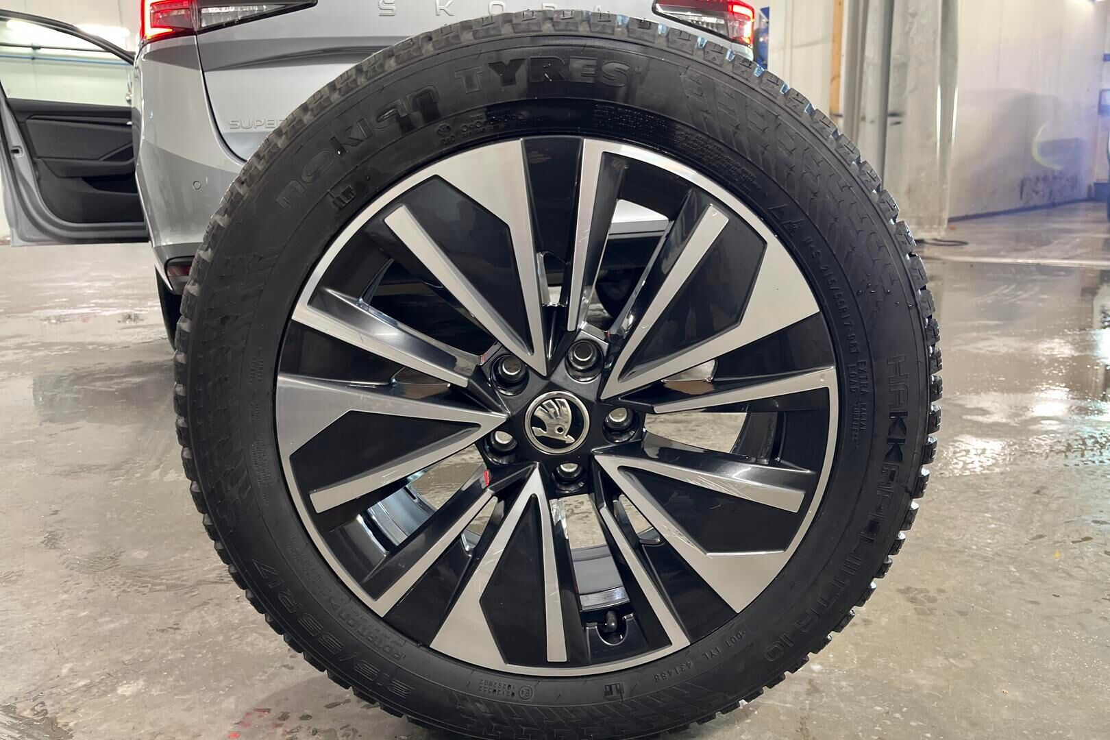 Skoda Superb iso kuva 13