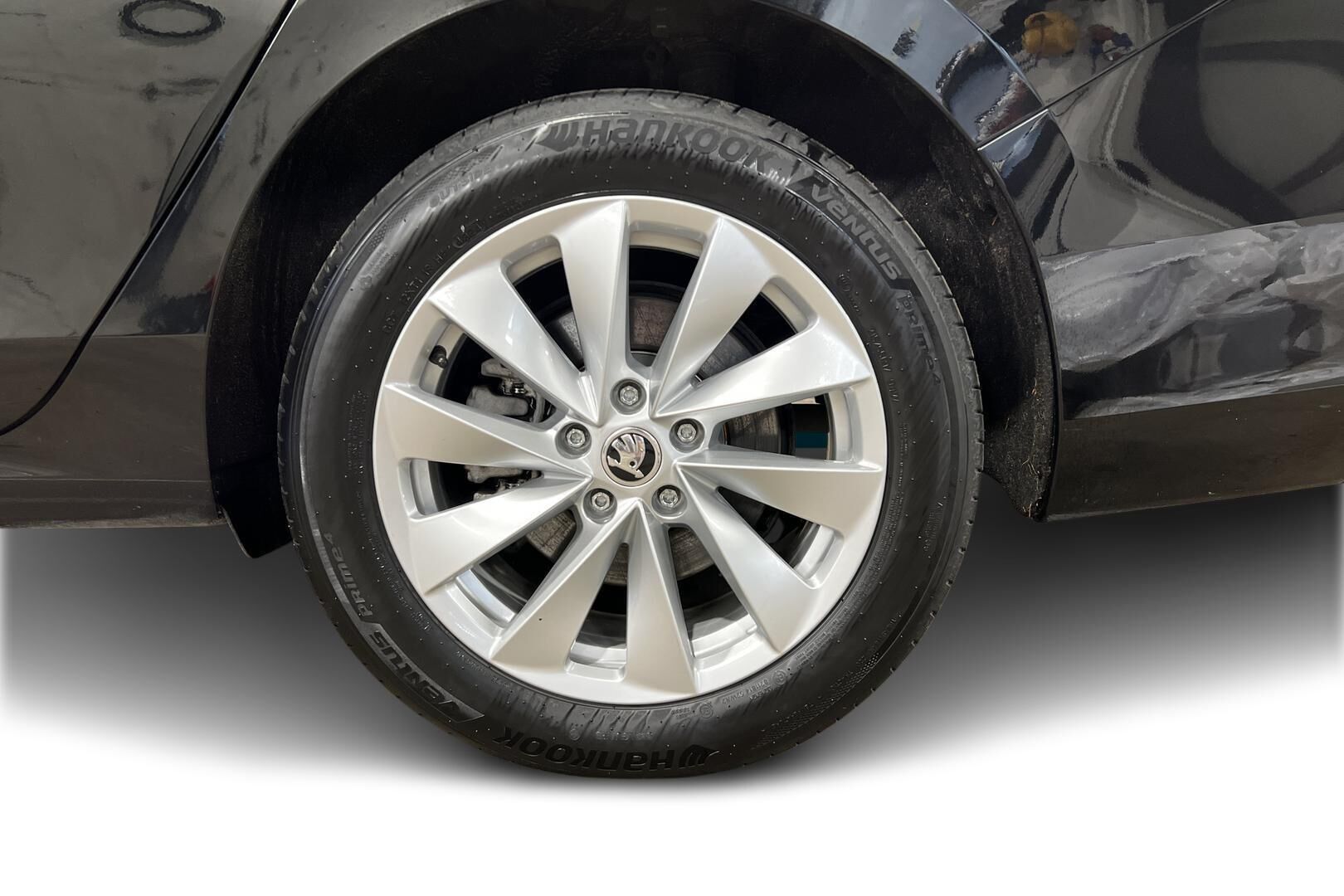 Skoda Superb iso kuva 13