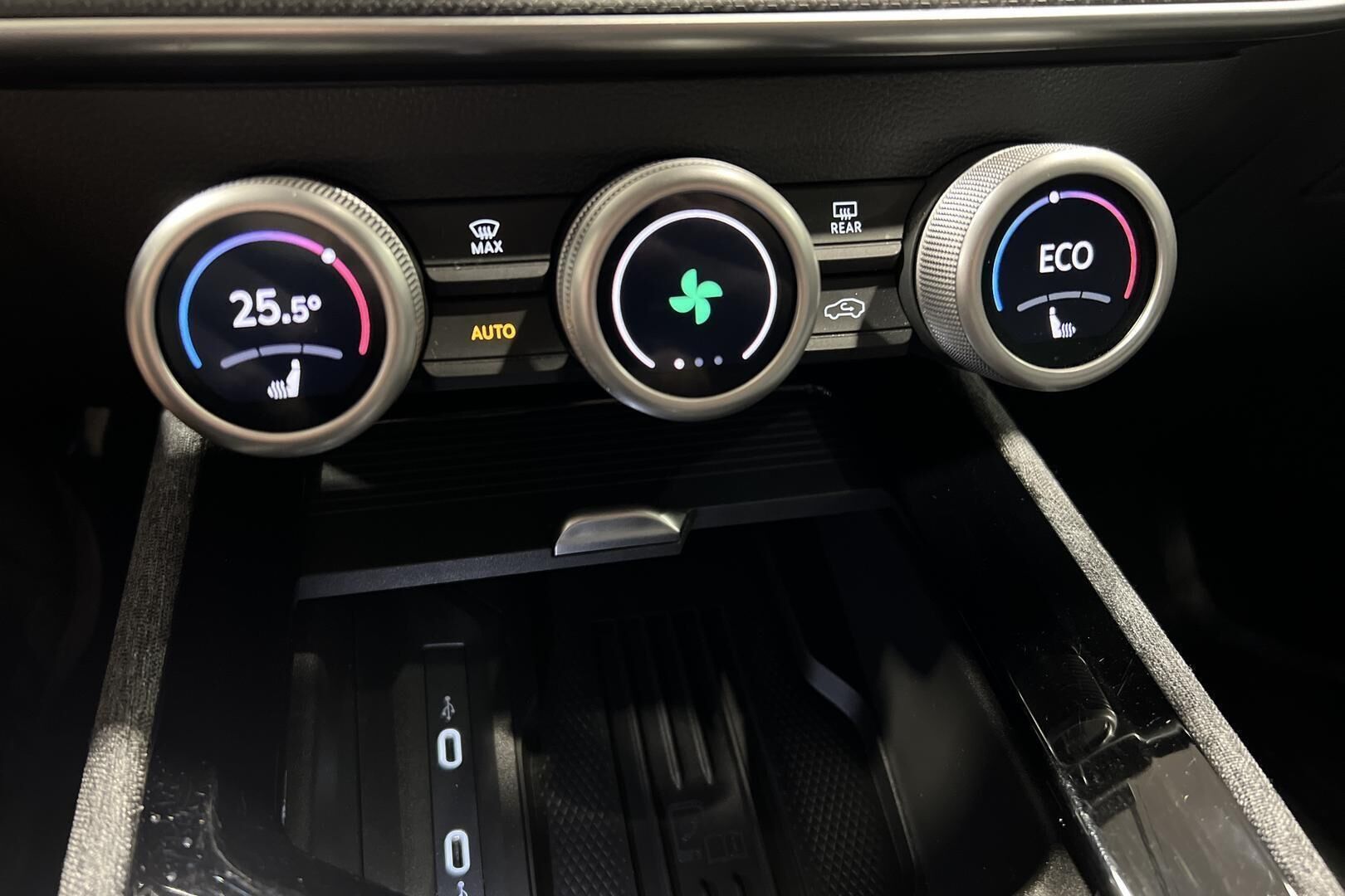 Skoda Superb iso kuva 19