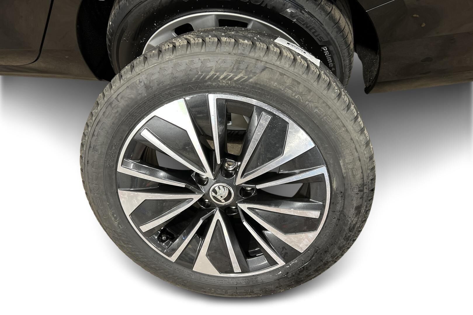 Skoda Superb iso kuva 23