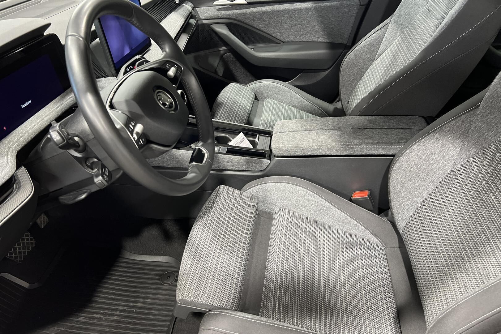 Skoda Superb iso kuva 9