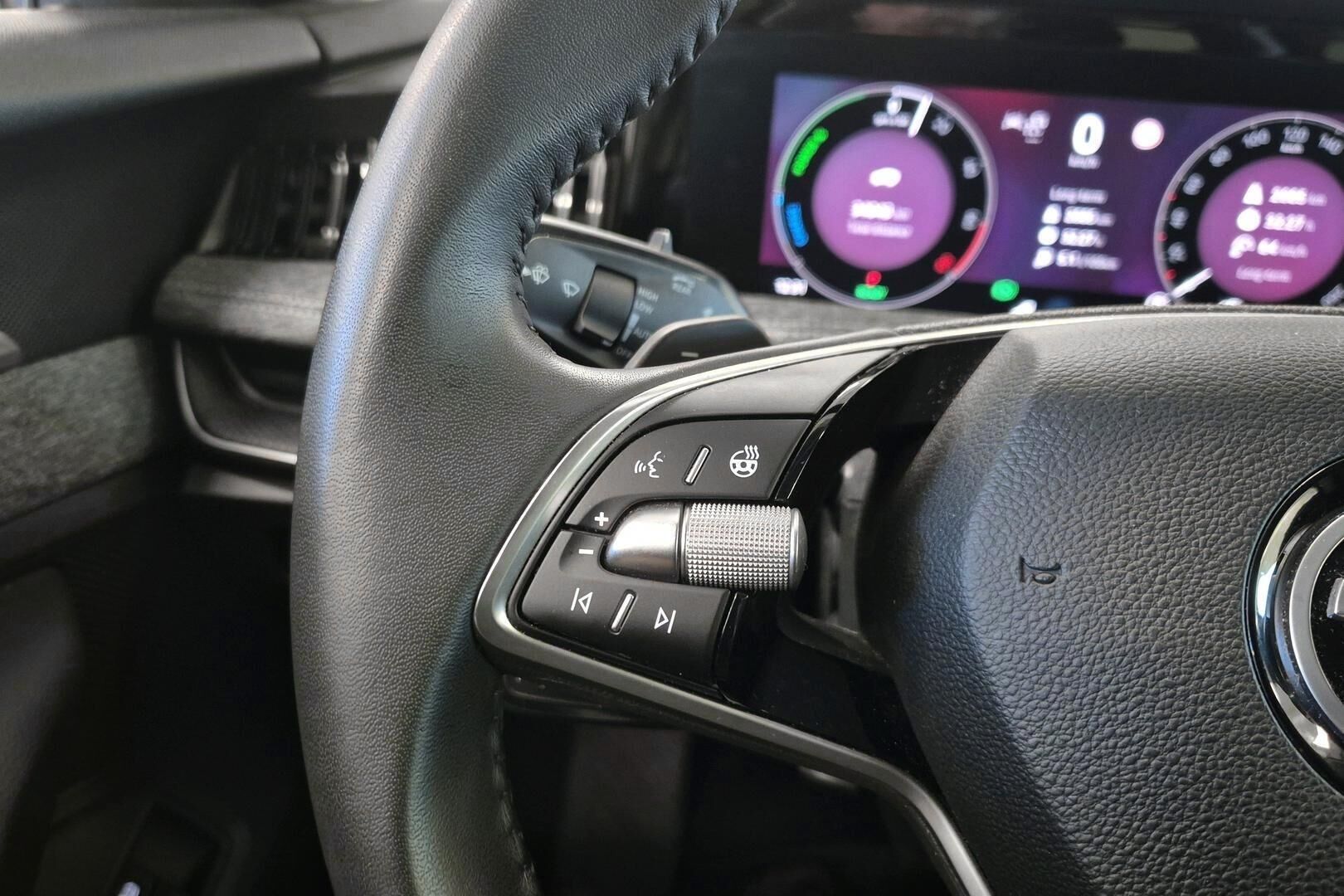 Skoda Superb iso kuva 14