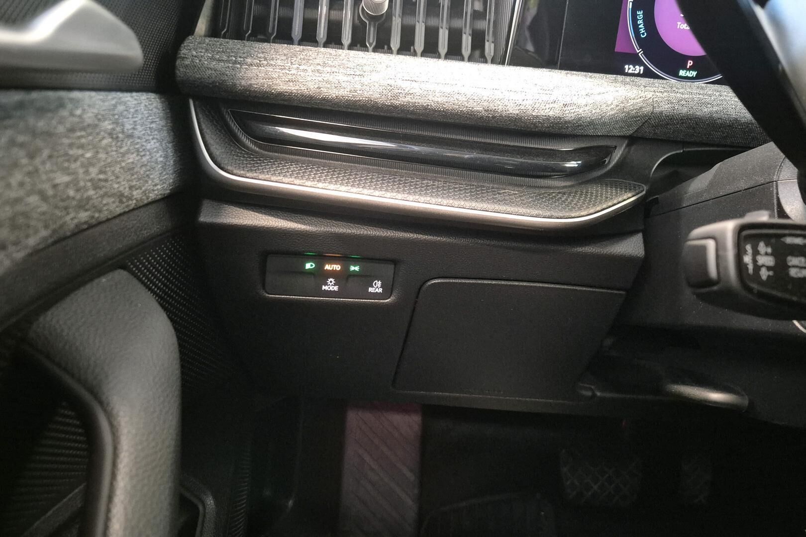 Skoda Superb iso kuva 23