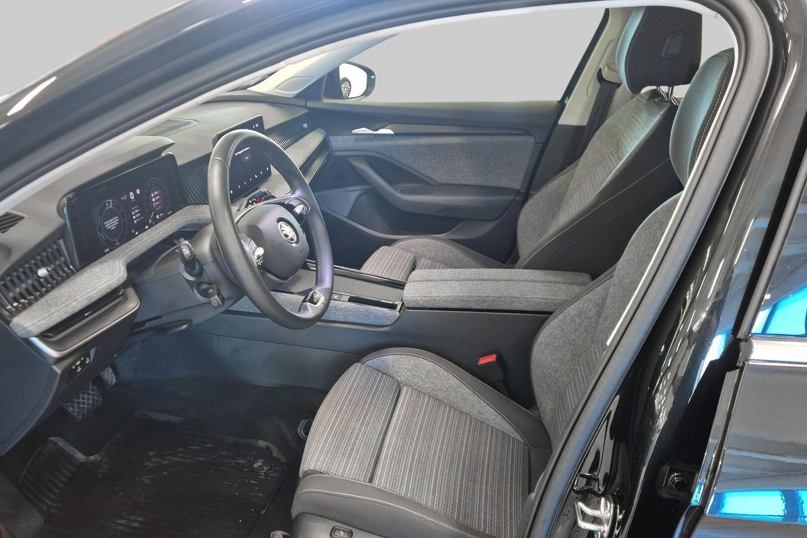 Skoda Superb iso kuva 7