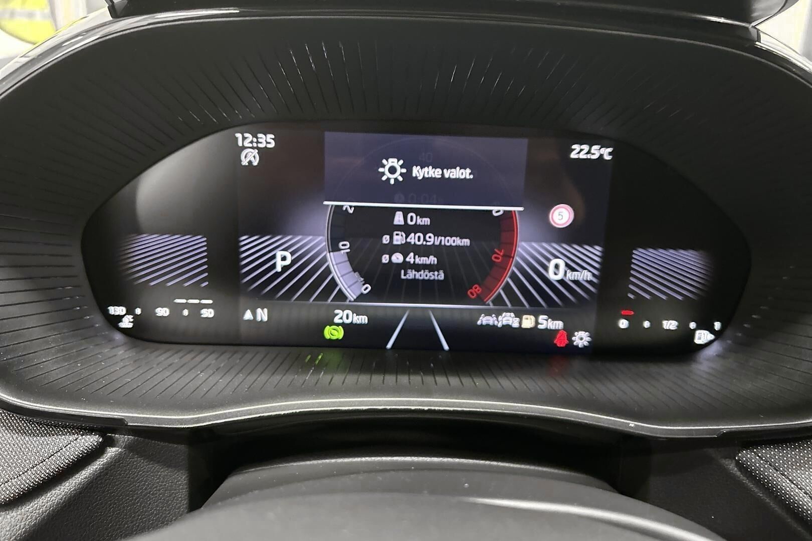 Skoda Fabia iso kuva 10