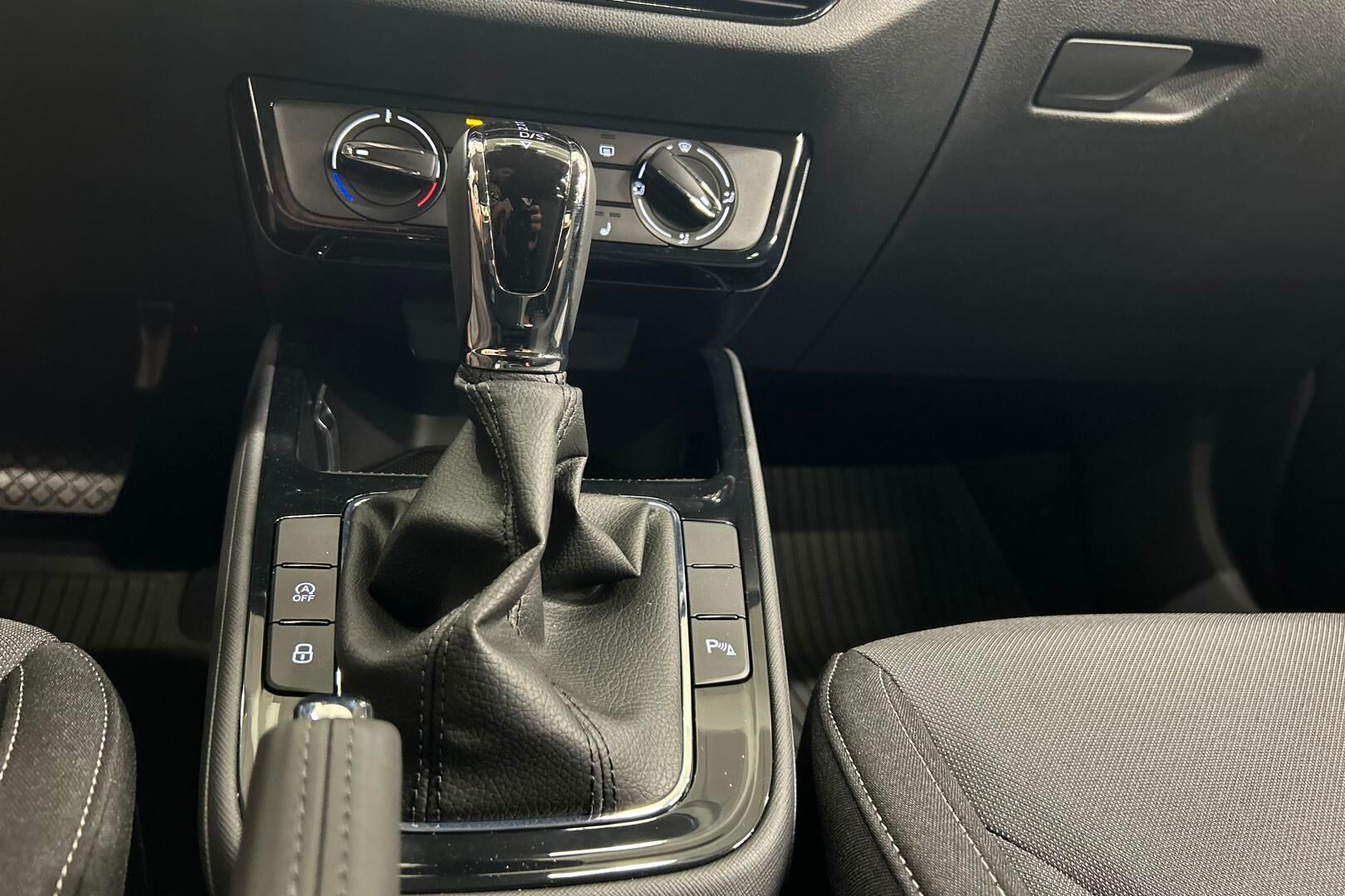 Skoda Fabia iso kuva 16