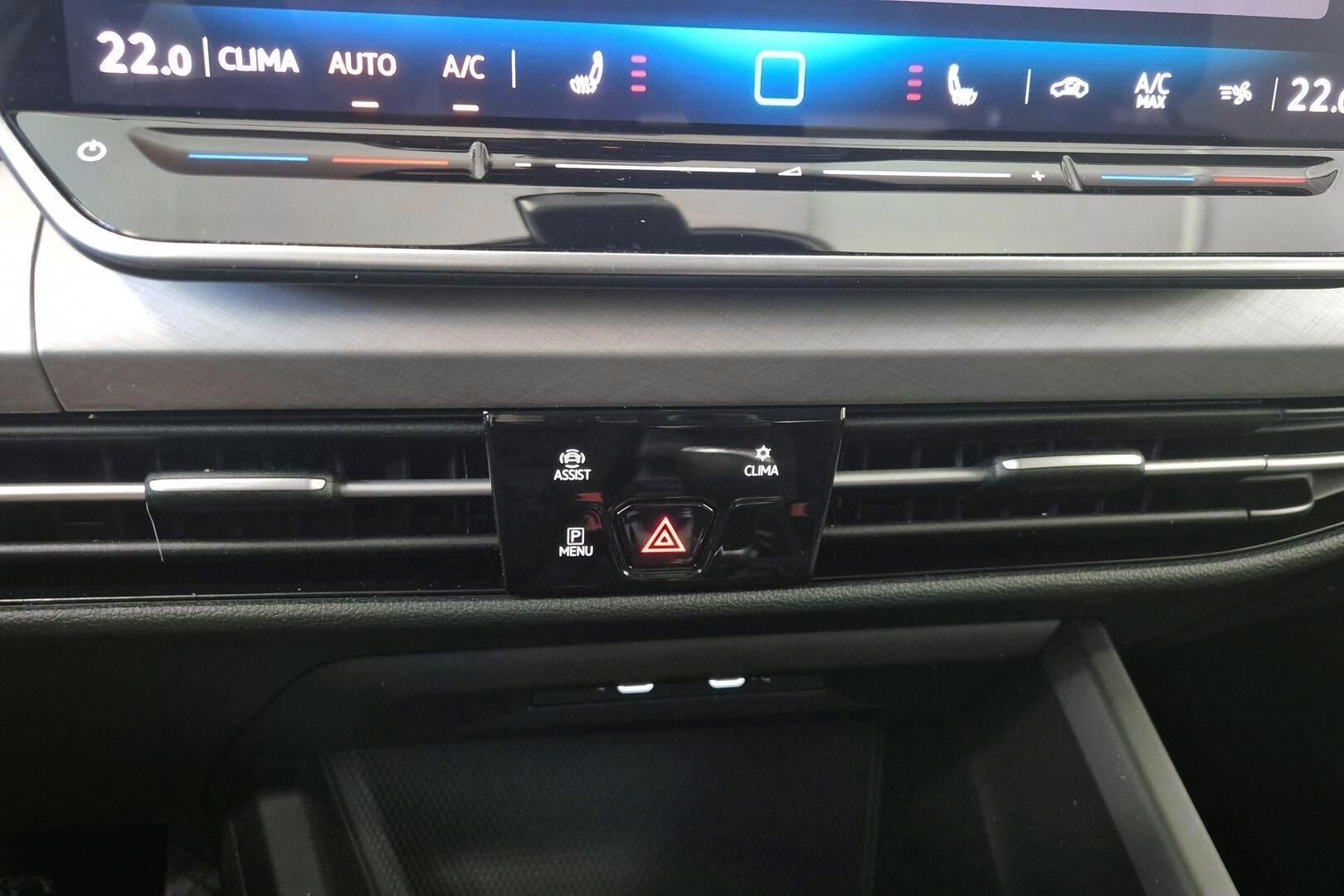 Volkswagen Golf iso kuva 10