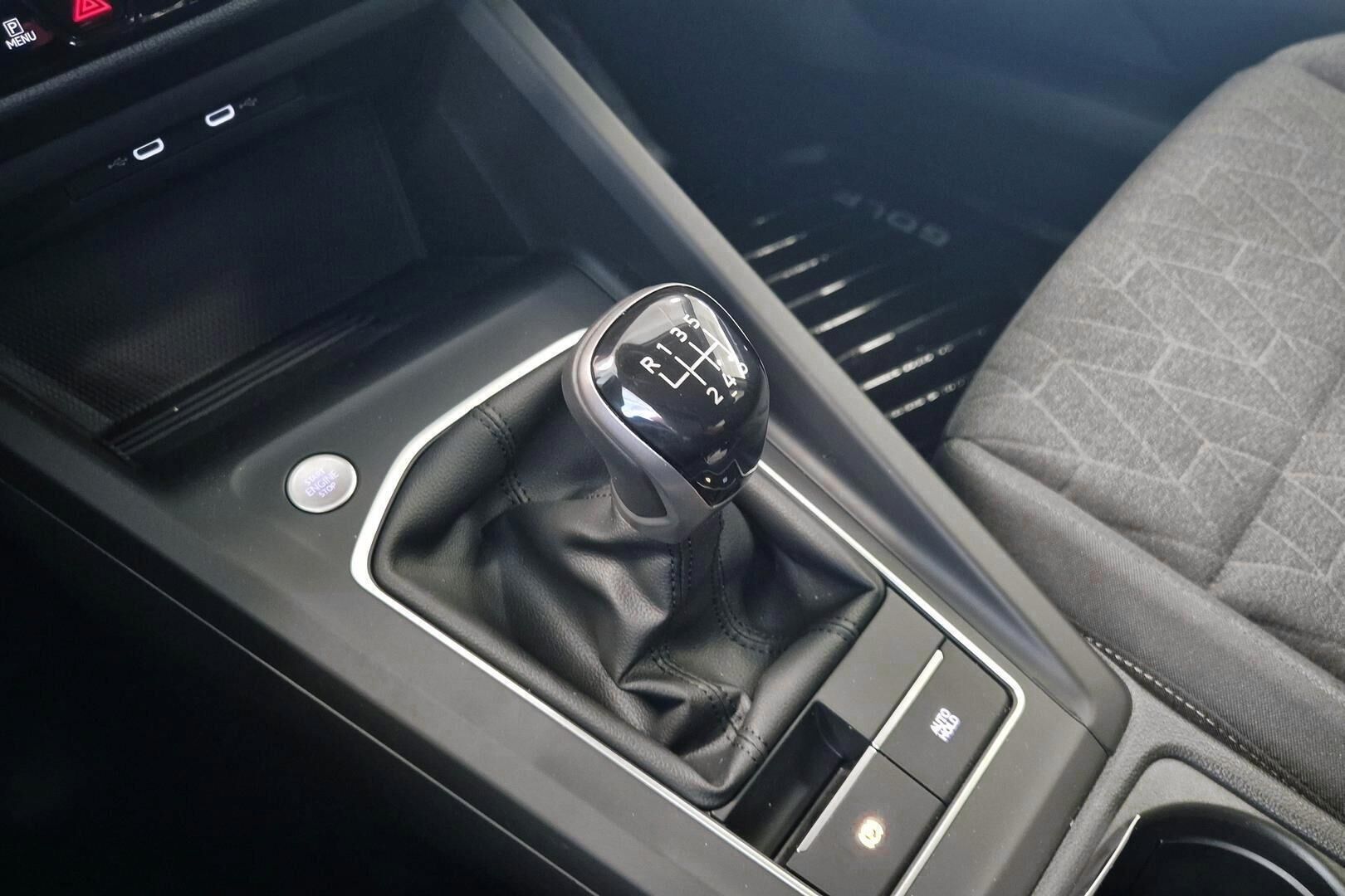 Volkswagen Golf iso kuva 11