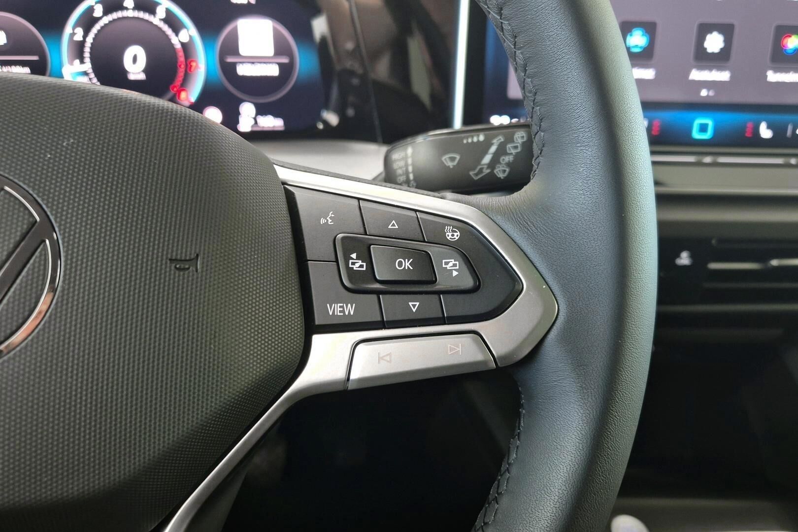 Volkswagen Golf iso kuva 12