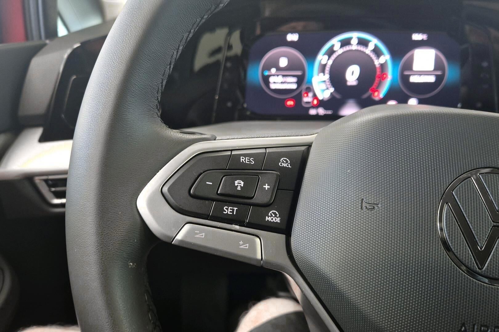 Volkswagen Golf iso kuva 13