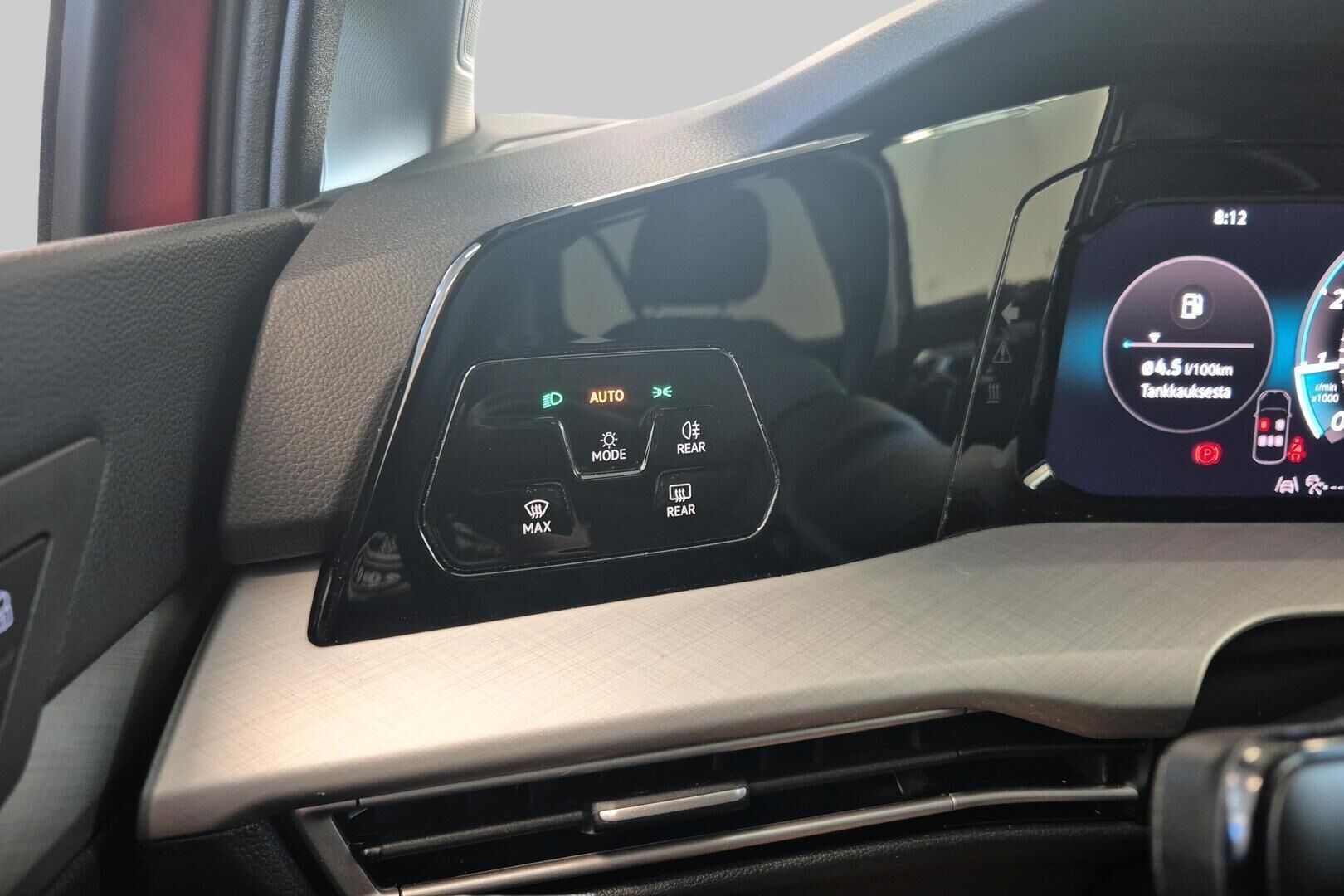 Volkswagen Golf iso kuva 15