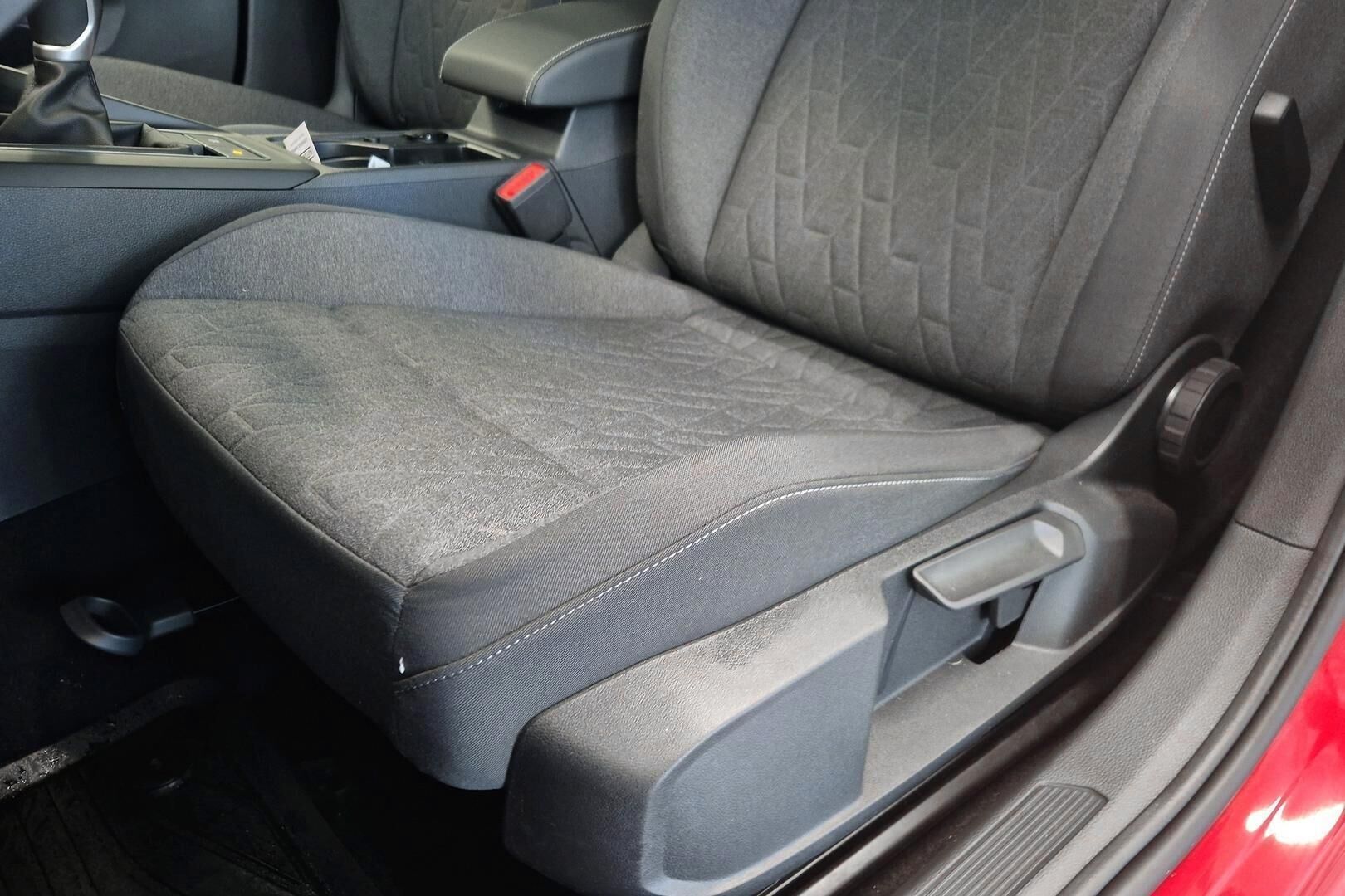Volkswagen Golf iso kuva 16
