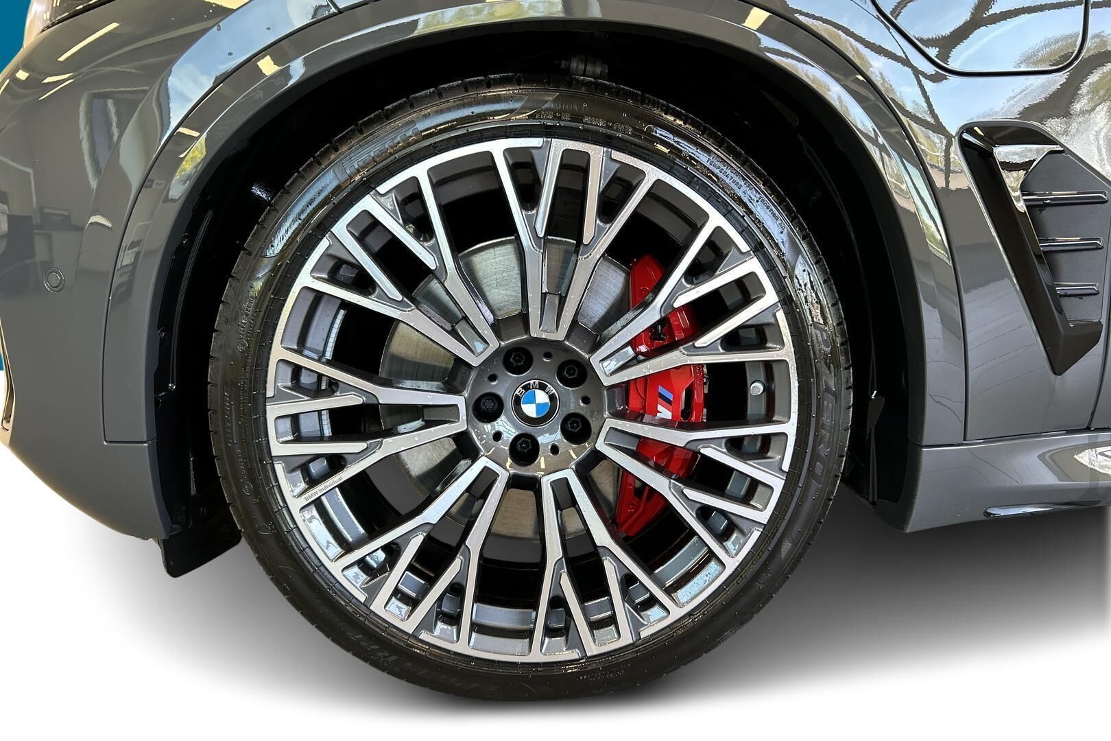 BMW X5 iso kuva 12
