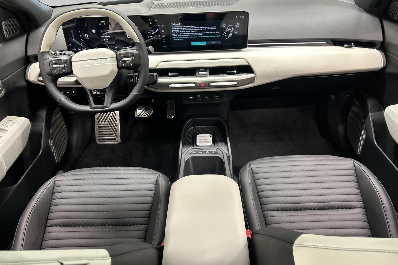 Kia EV4 iso kuva 10