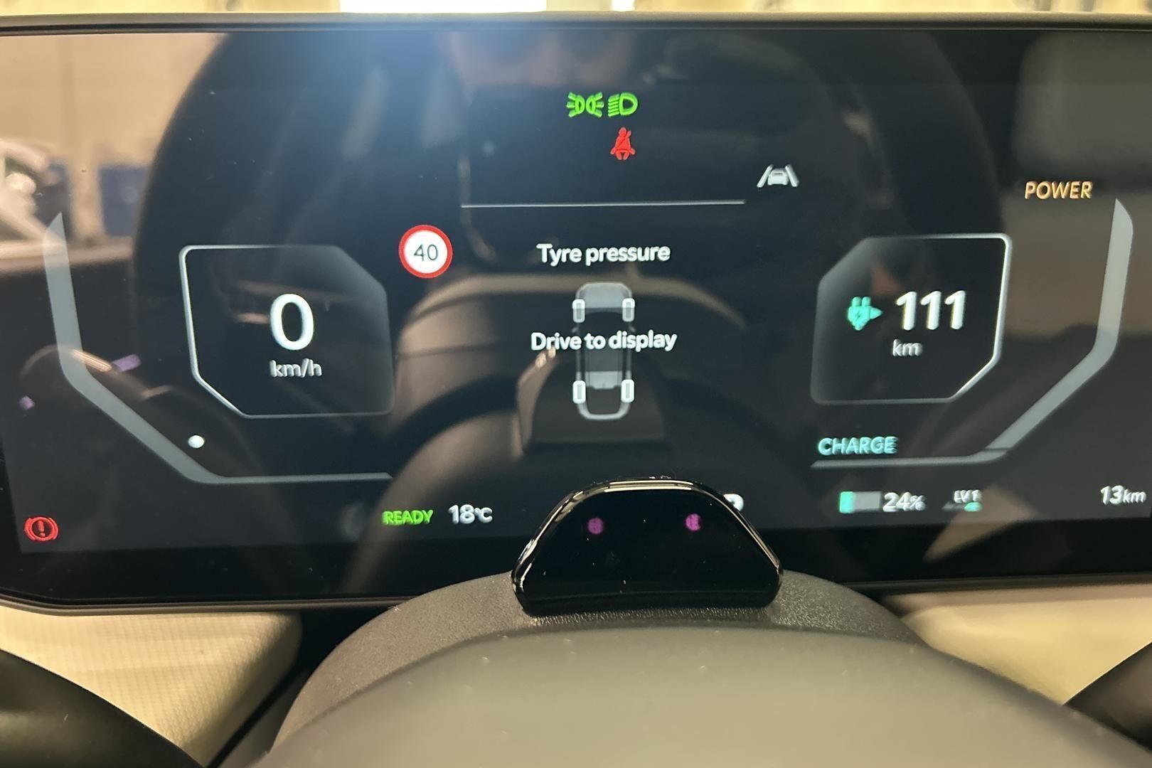 Kia EV4 iso kuva 13